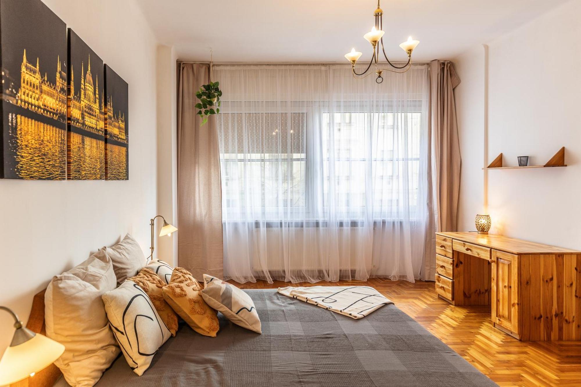 Bright & Spacious Riverside Apartment With Balcony Будапешт Екстер'єр фото